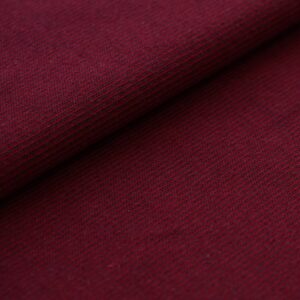 Bio-Jacquard-Jersey mit feinem Rippenmuster in Kirschrot, gelegt mit Faltkante